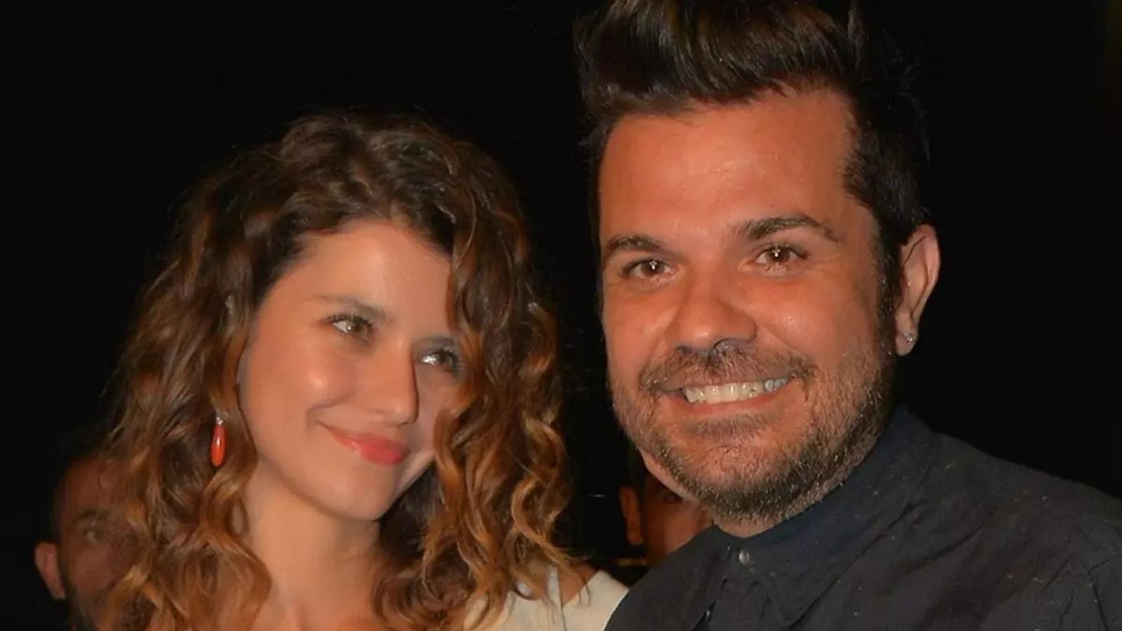 Beren Saat Bebek Mi Bekliyor? 4 Aylık Hamile Olduğu İddiası Magazin Gündemini Salladı!