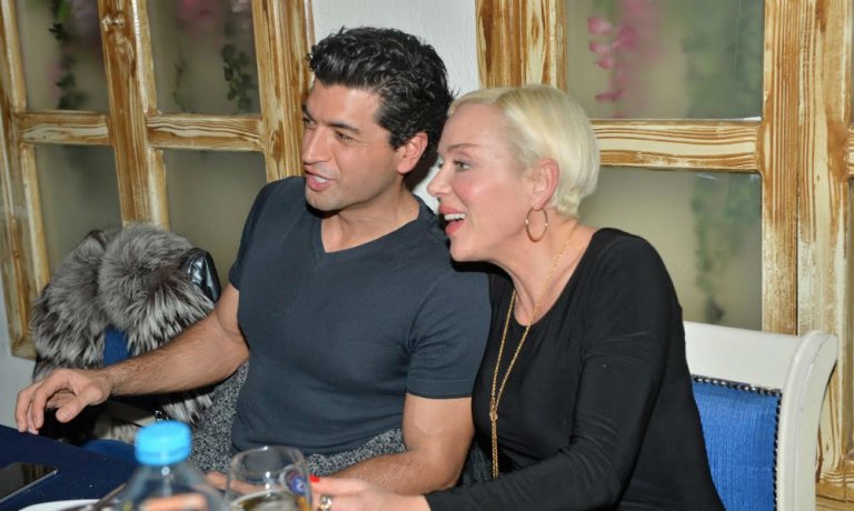 Billur Kalkavan, sevgilisi Buğra Bahadırlı ile metrobüse bindi!