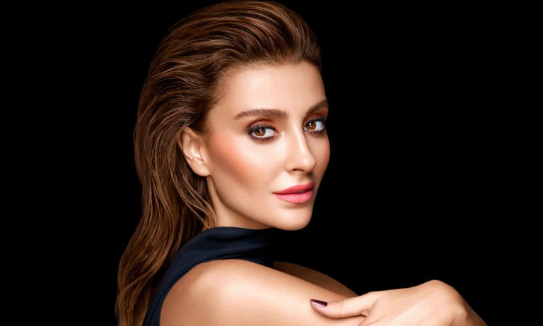 Özge Ulusoy kimdir?