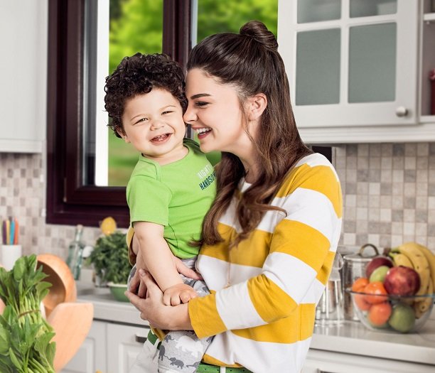 pelin-karahan-ogluyla-oynadigi-reklamdan-servet-8359817_3208_m