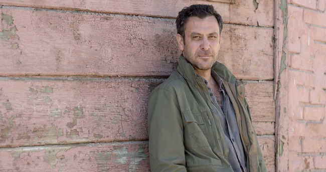 NEJAT ISLER 'GERCEK HESAP BU!' ISIMLI BIR KITAP CIKARDI. BIR SUREDIR BODRUM'DA YASAYAN GUMUSLUKSPOR FUTBOL TAKIMI'NIN BASKANLIGINI YURUTEN ISLER, HAYATININ EN ONEMLI ANILARINI BIR KITAPTA TOPLADI. ISLER, KITABININ GELIRINI ISE GUMUSLUKSPOR'UN GELISTIRILMESI ICIN KULLANACAK.