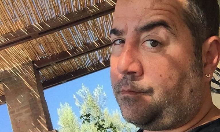 Ata Demirer motosiklet kazası geçirdi!