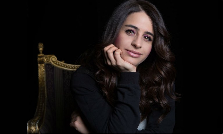 Büşra Pekin kimdir?