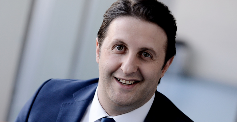 İlker Ayrık kimdir?