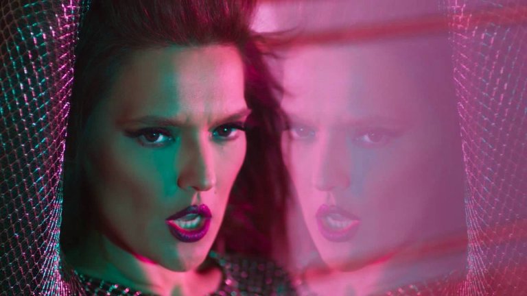 Demet Akalın Pırlanta şarkısının klibini yayınladı