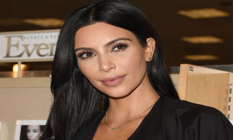 Kim Kardashian’ın kardeşi, şöhret için piyasaya +18 kaset sürecek!