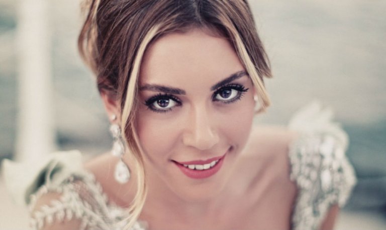 Sinem Kobal bekarlığa veda ve kına gecesi yaptı!