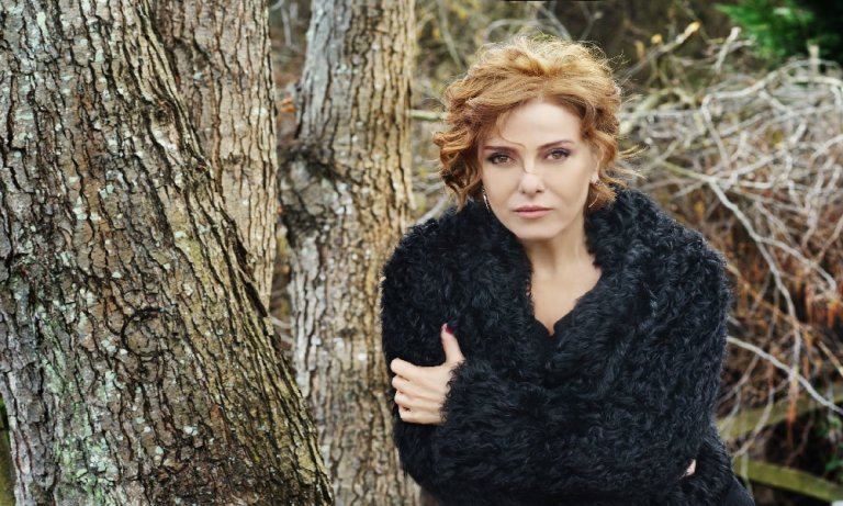 Zuhal Olcay sahnedeyken babasının acı haberi geldi!