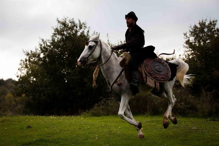 İnsanın içini titreten sahne: Ertuğrul‘un Alplerle konuşması