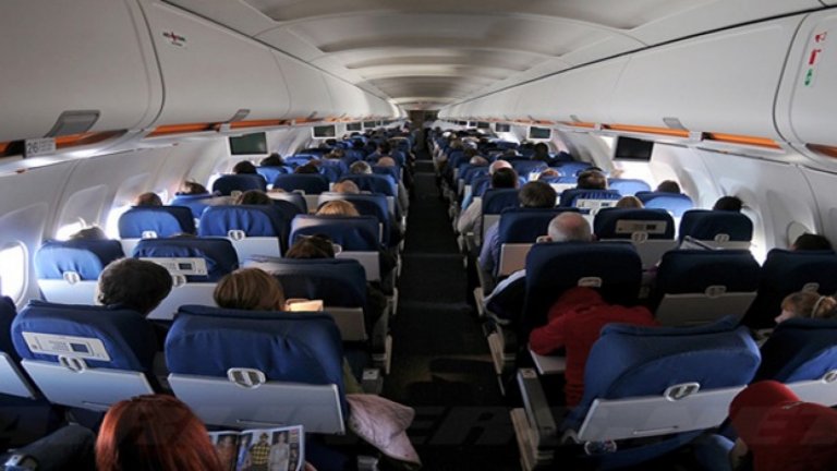 Şortu kısa diye uçağa alınmadı