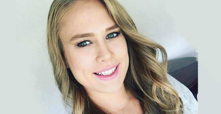 Begüm Öner kimdir?