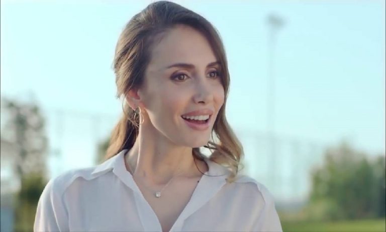 Emina Sandal makyajsız görüntülendi, tam not aldı!