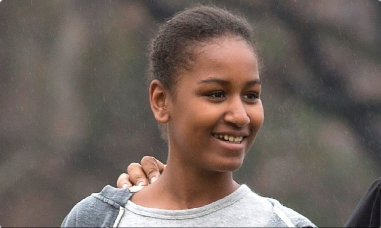 Obama’nın kasiyerlik yapan kızı Sasha, 6 gizli servis ajanı tarafından korunuyor!