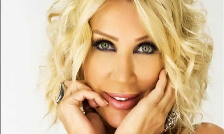 Seda Sayan sevgilisinin adını şapkasına yazdırdı, takipçileri tepki gösterdi!