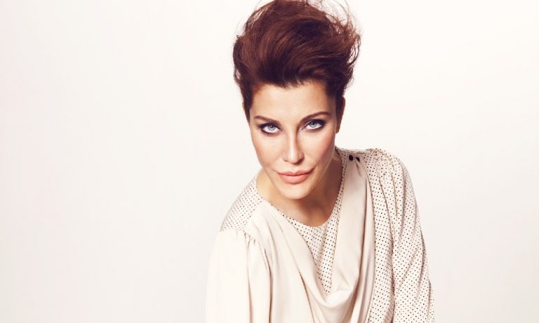 Deniz Akkaya’dan dikkat çekici öpücüklü paylaşım!