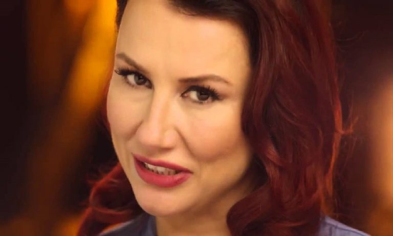 Deniz Seki’den hiç yayınlanmamış fotoğrafları ile bomba gibi klip!