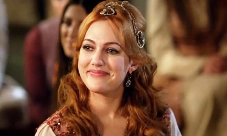 Meryem Uzerli: “Sergiye katılmak için 300 bin euro almadım!”