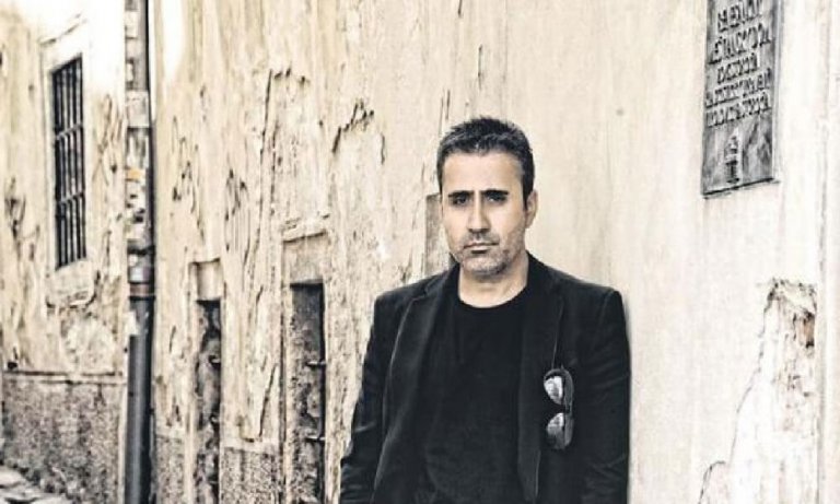 Emrah, ilk kez oğlunun net bir fotoğrafını paylaştı!