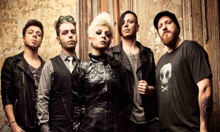 Model grubu dağıldı mı?