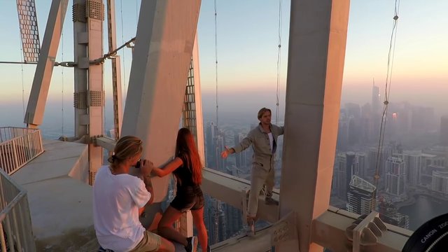 Rus Model Victoria Odintcova'nın Olay Pozlarına Soruşturma 