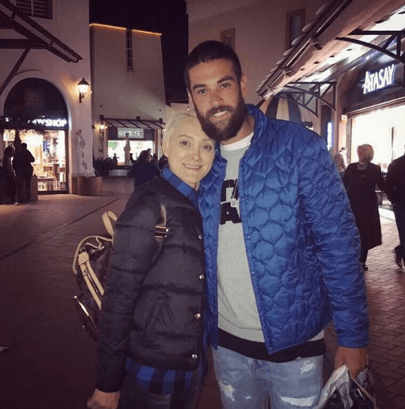 Survivor Yiğit'in Eşini Görenler Annesi Sandı