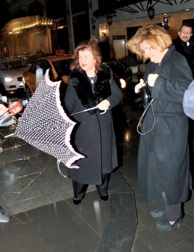 Beren Saat'e Kenan Doğulu'dan Dansözlü Doğum Günü Partisi 