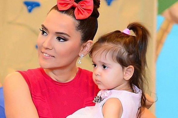 Demet Akalın'ın kızı