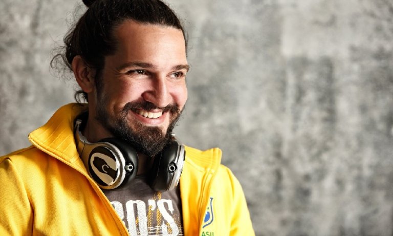 Doğukan Manço trafik kazası geçirdi!