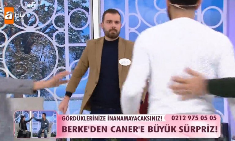 Esra Erol Araya Girerek Yayına Ara Vermek Zorunda Kaldı