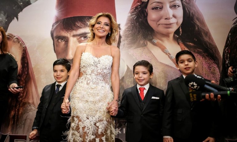 Gülben Ergen’e Sevgililer Günü hediyesi oğullarından geldi