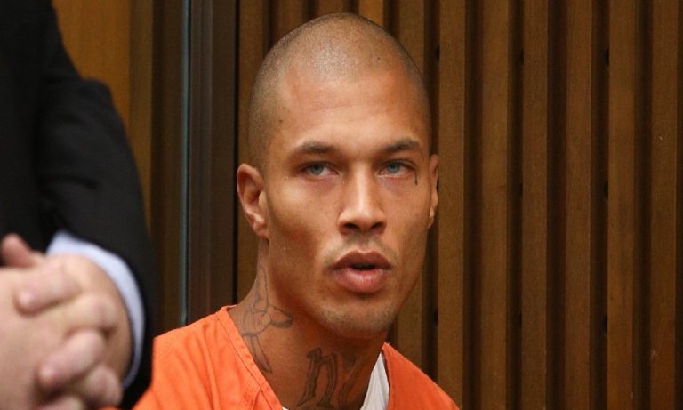 Dünyanın en yakışıklı mahkumu Jeremy Meeks podyumda!