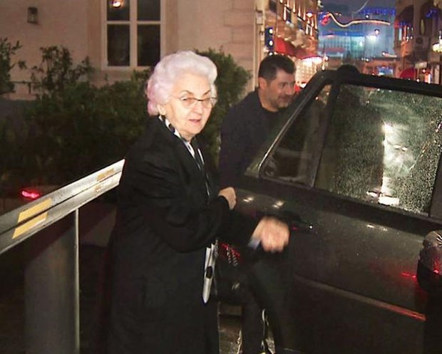 Beren Saat'e Kenan Doğulu'dan Dansözlü Doğum Günü Partisi 