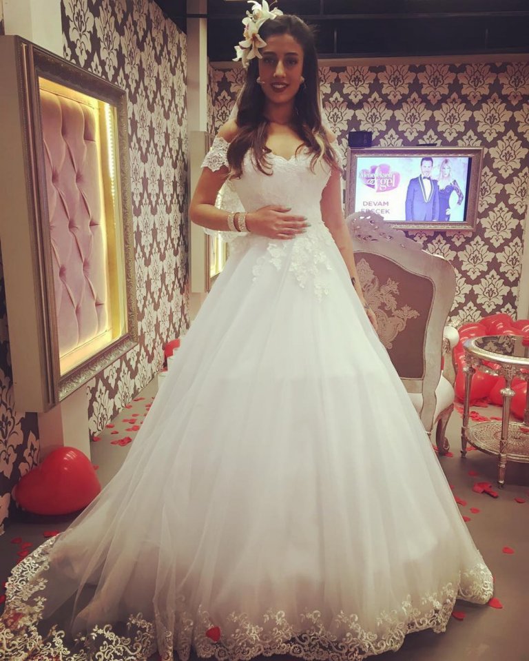 Fenomen Gelin Adayı Solmaz  Gelinlik Giydi