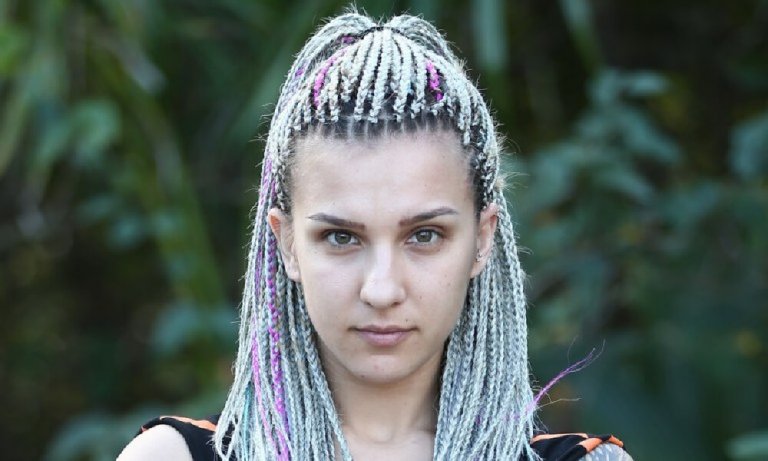 Survivor Elif Şadoğlu’nun saçlarını böcek bastı!