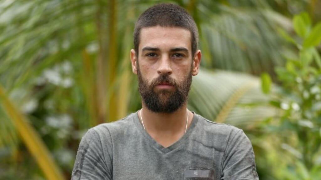 Yiğit İzik Kimdir ?