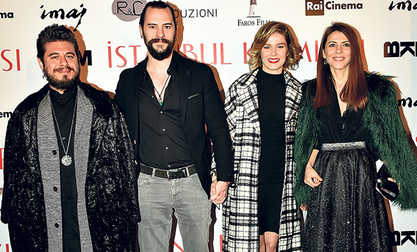 Tuğba Büyüküstün 'İstanbul Kırmızısı' Filminin Galasına Damga Vurdu