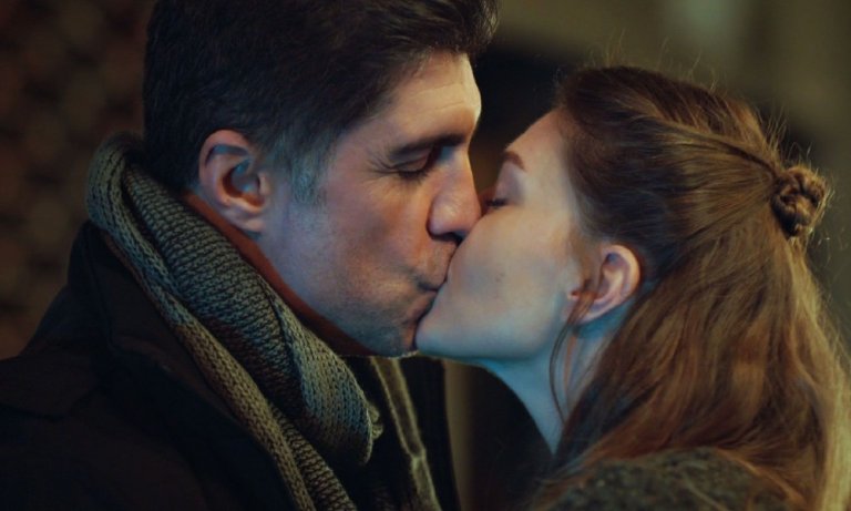 Murat Boz, sevgilisi Aslı Enver’in öpüşme sahnesi hakkında konuştu