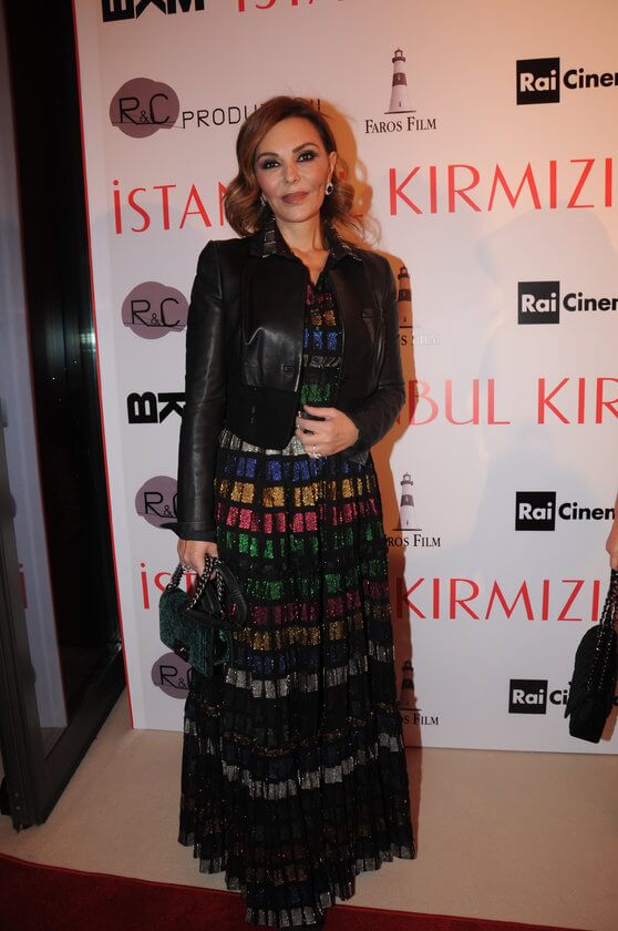 Tuğba Büyüküstün 'İstanbul Kırmızısı' Filminin Galasına Damga Vurdu