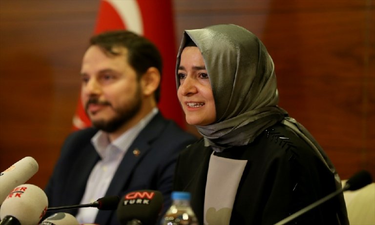 Ünlüler dünyası, sosyal medyada Hollanda krizine tepki gösterdi!