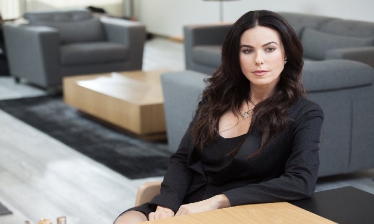 Defne Samyeli, güzel fiziğiyle büyüledi!