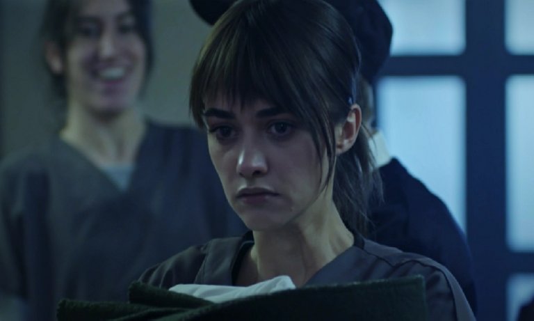 Diriliş’e rakip gösterilen Evlat Kokusu, ilk haftadan reytinglere yenildi