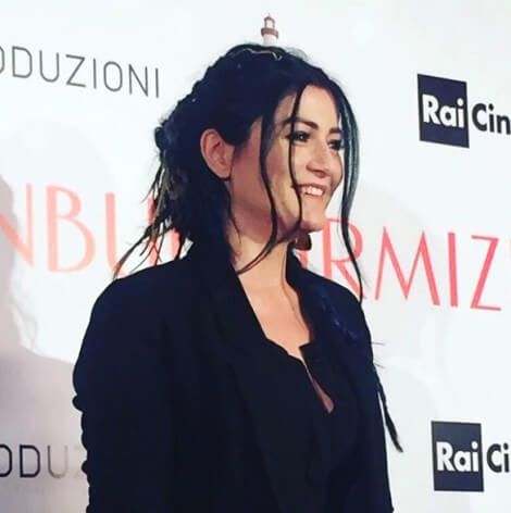 Tuğba Büyüküstün 'İstanbul Kırmızısı' Filminin Galasına Damga Vurdu