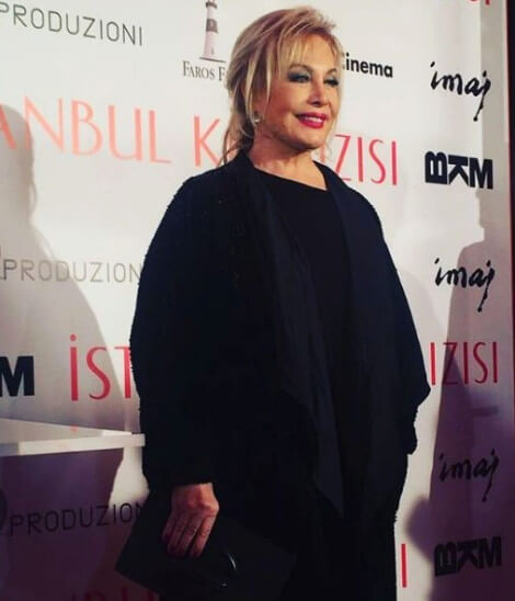 Tuğba Büyüküstün 'İstanbul Kırmızısı' Filminin Galasına Damga Vurdu