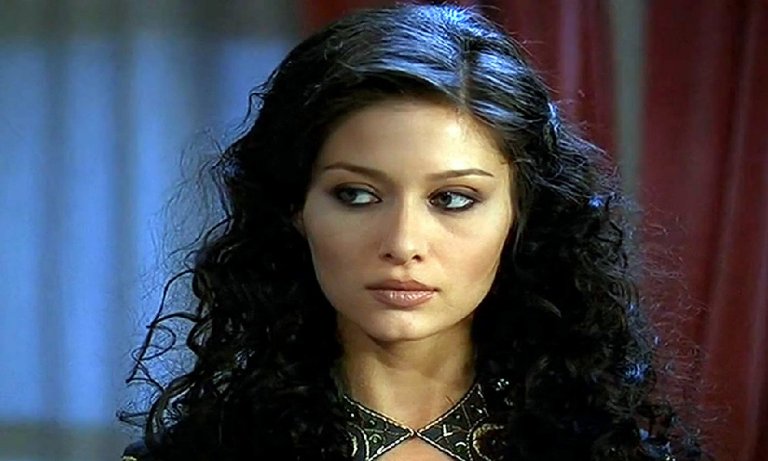Nurgül Yeşilçay sordu: “Survivor’da Adem’le Sabriye cilveleşiyor mu?”