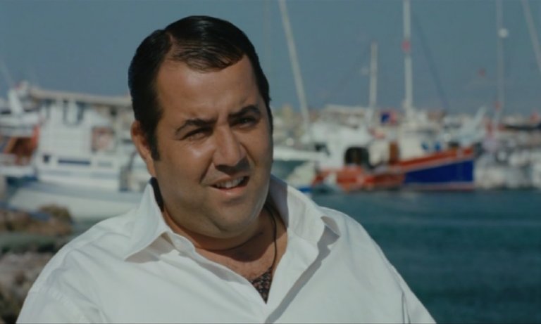 Ata Demirer denize daldı, çöp topladı