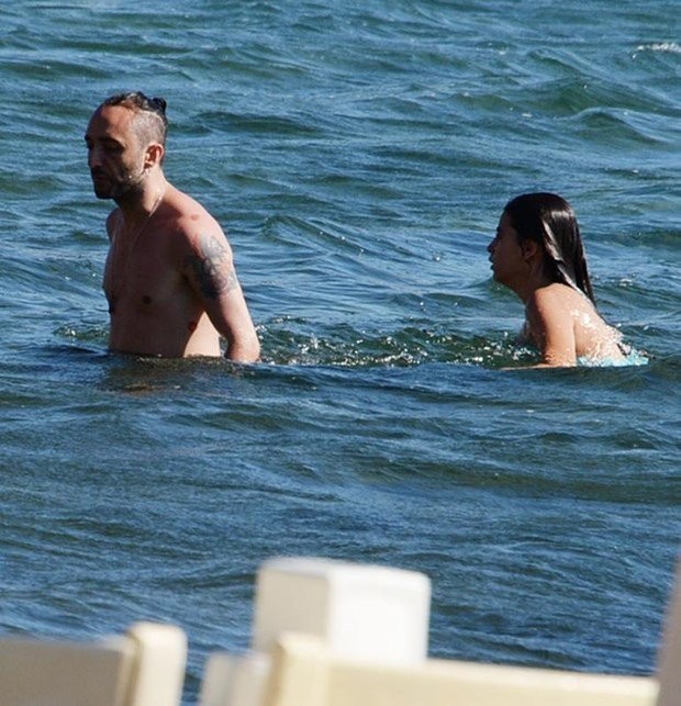 mabel matizi havuza attılar