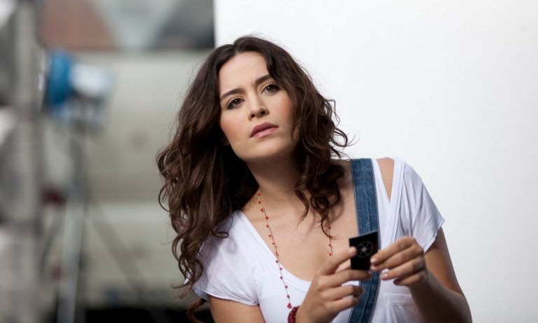 Yılmaz Erdoğan’ın Eşi Alyansını Çıkarttı