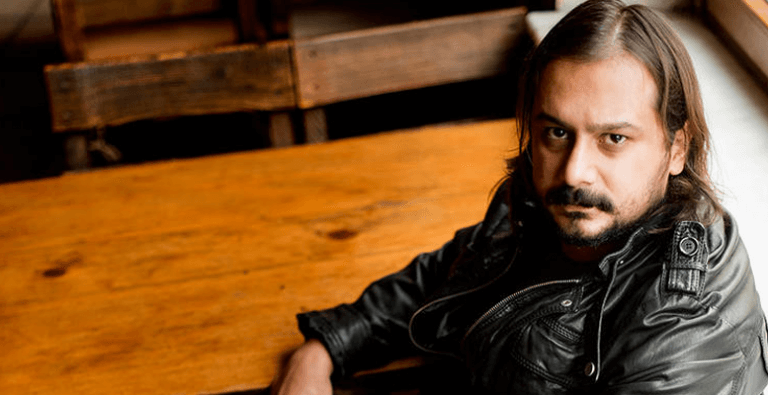 Emrah Serbes Kimdir?