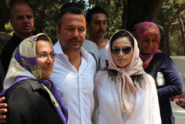 Kemal Sunal Mezarı Başında AnıldıKemal Sunal Mezarı Başında Anıldı