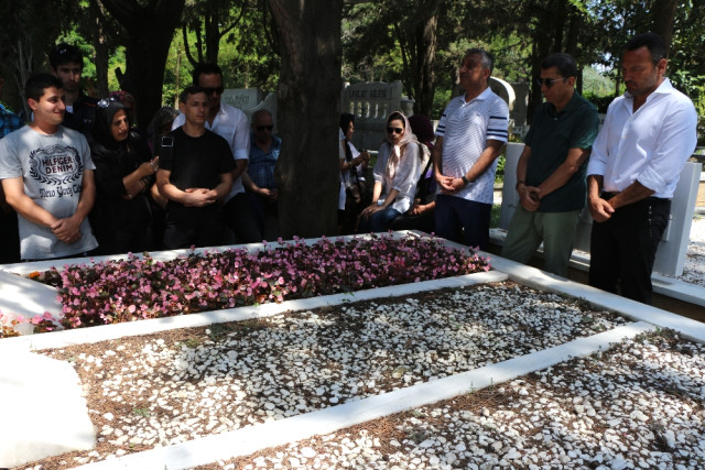 Kemal Sunal Mezarı Başında Anıldı